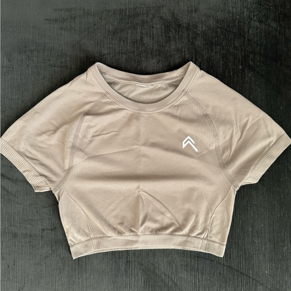 ONER ACTIVE GO TO SEAMLESS FITTED CROP TOP IN MINKY SIZE XS